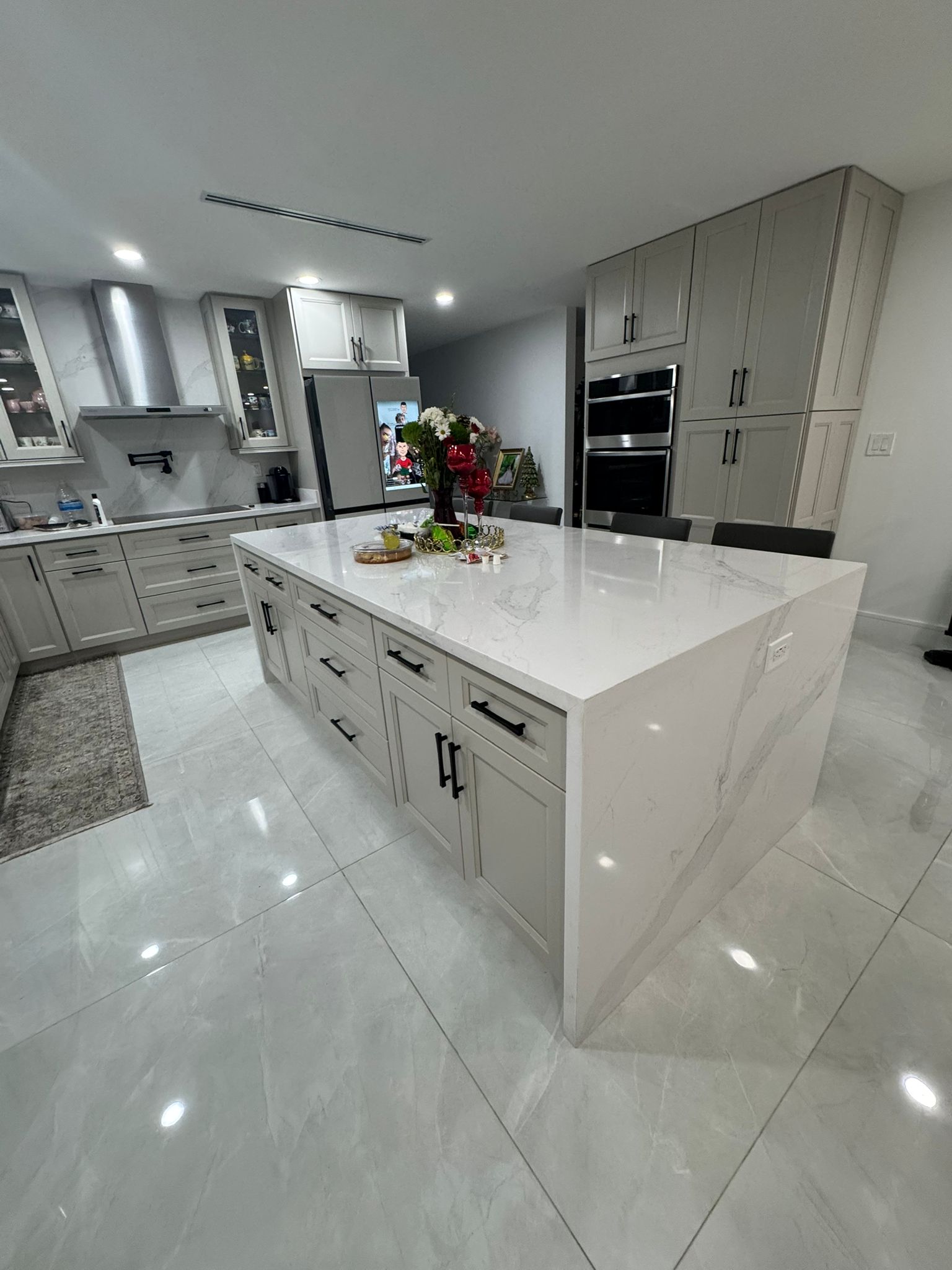 Tile installation services for home remodeling by Bizarro, a premier tile expert in Broward and Palm Beach counties.